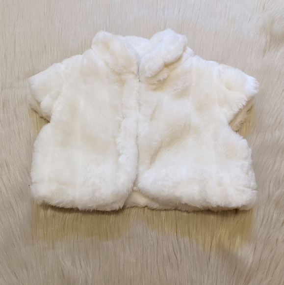 The Children's Place Other - The Children's Place white faux fur cropped short sleeve jacket size 3T